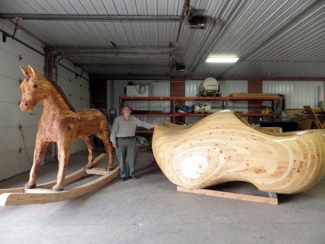 Як виглядає маленьке містечко з величезними предметами - фото 154600