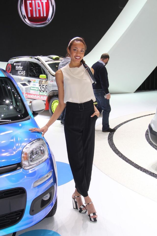 Найефектніші дівчата на Женевському автосалоні: фоторепортаж - фото 150815