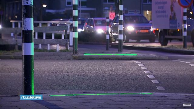 Як виглядає світлофор для залежних від смартфонів пішоходів - фото 155995