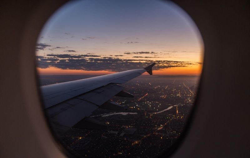 Навіщо потрібно підіймати шторки ілюмінаторів у літаку