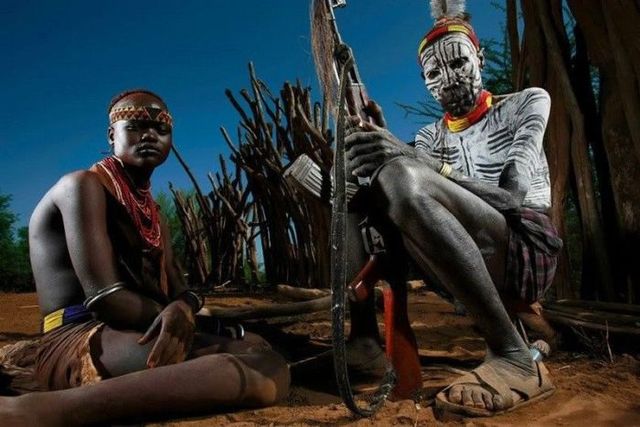 Первісна краса: вражаючі фото представників племені Каро - фото 150591