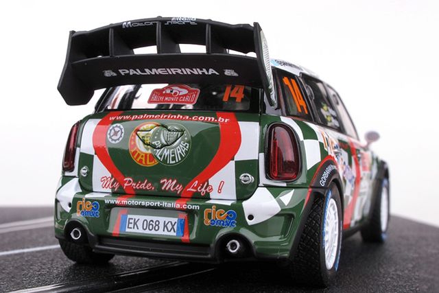 Для справжніх фанів: круті автомобілі у стилістиці культових футбольних клубів - фото 150997