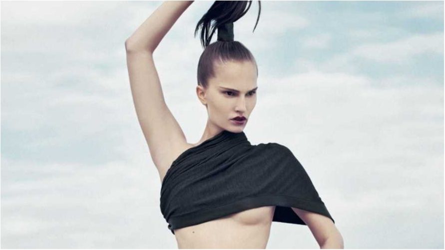 Відома українська топ-модель похвалилася "голим" фото