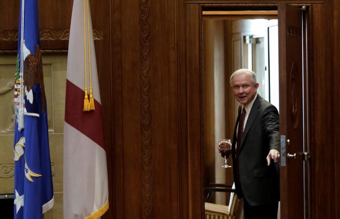 Новий генпрокурор США таємно зустрівся з послом Росії: усі деталі