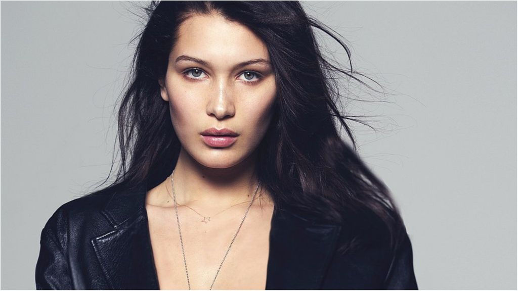 Відома модель в "голому" купальнику підкорила мережу: розкішні фото