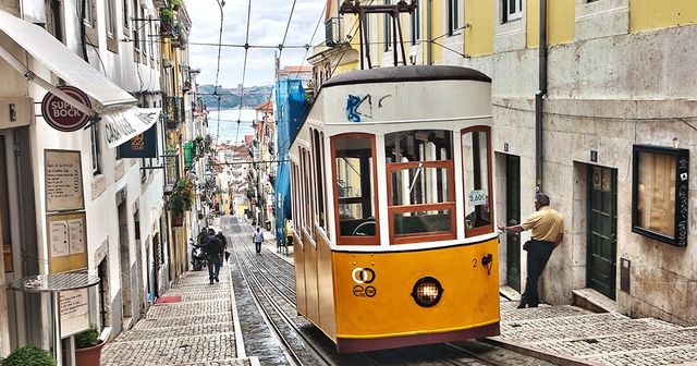 Як виглядало життя у столиці Латвії 30 років тому: вуличні фото - фото 154730