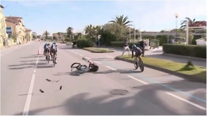 Велосипед спортсмена розвалився на запчастини прямо під час гонки