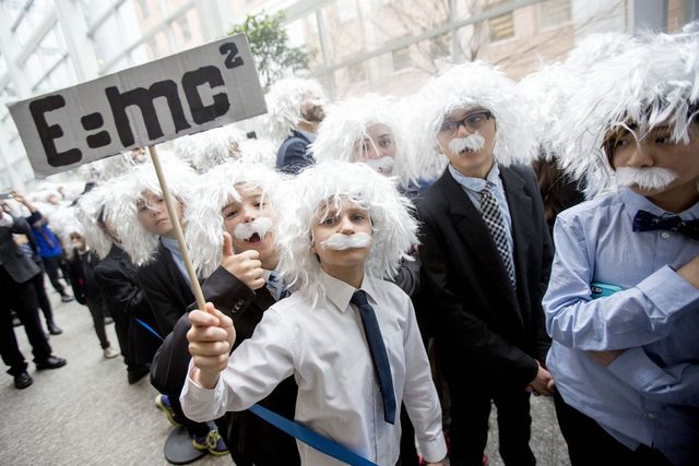 Як проходив рекордний парад двійників Ейнштейна у Канаді: яскраві фото - фото 155580