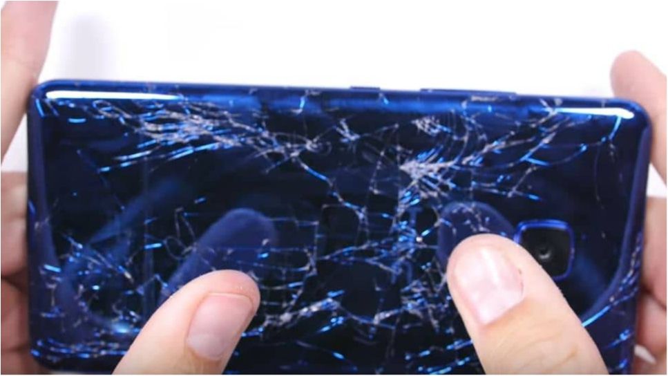 Чи витримає новий флагман HTC жорсткий краш-тест?