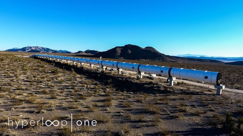 Hyperloop побудувала першу ділянку "труби" для потяга майбутнього: відеофакт