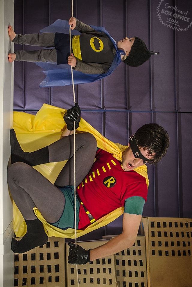 Весела сім'я відтворила сцени відомих фільмів: ефектні фото - фото 150168