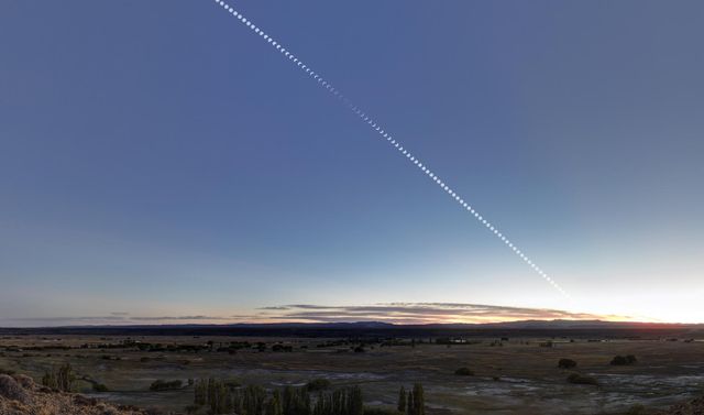 Перше сонячне затемення у 2017 році: ефектне фото - фото 147981