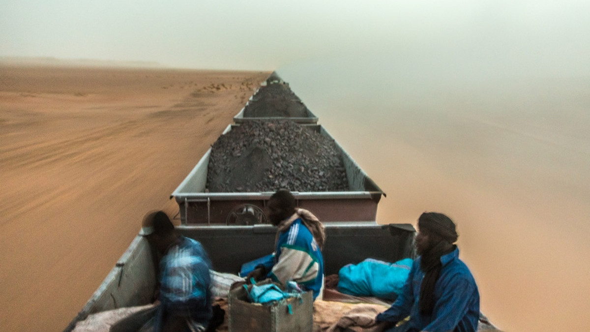 На даху потяга: неймовірна подорож пустелею - фото 1