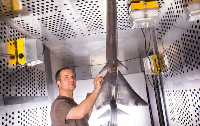 Підготовка до запуску моделі літака - фото 1