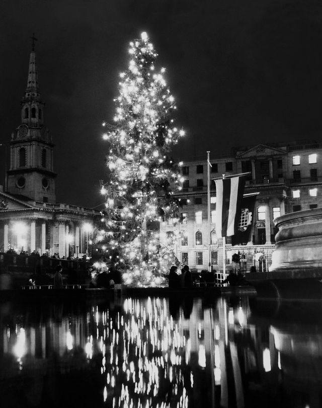 Вуличне життя Лондона у 50-70х: неймовірні фото - фото 156821