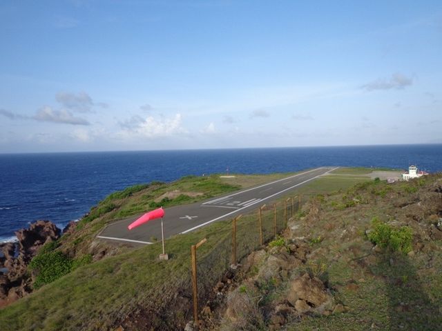 Експерти назвали наймальовничіші аеропорти світу - фото 162516