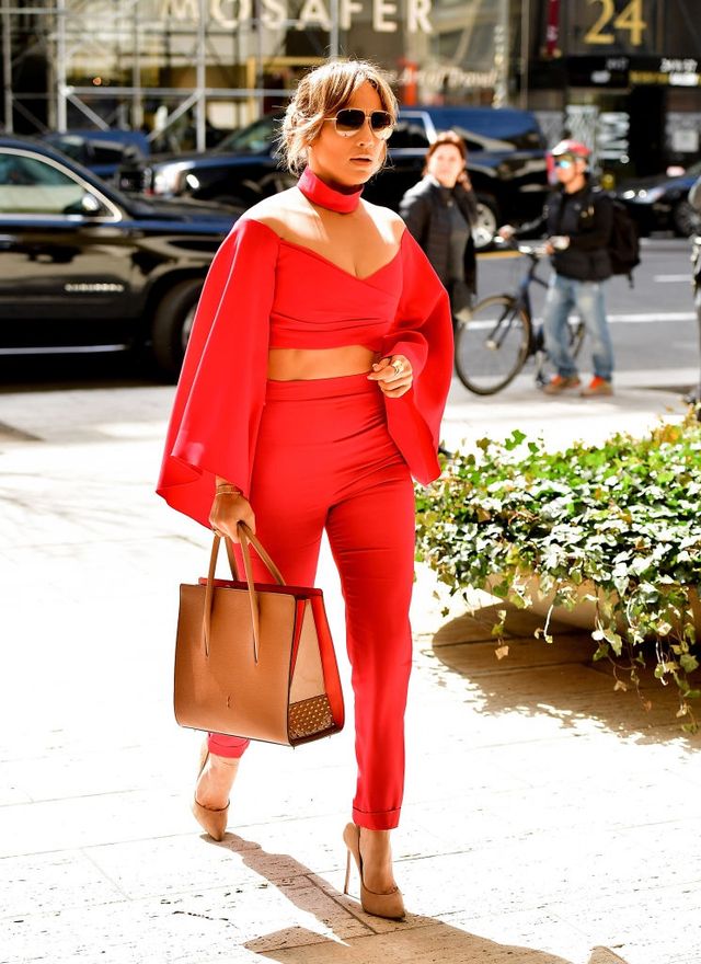 47-річна Джей Ло вразила сексуальним нарядом: ефектні фото - фото 157087