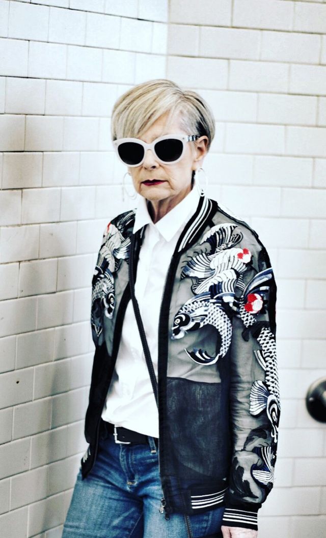 Як виглядає найстильніша бабуся США: ефектні фото - фото 156128