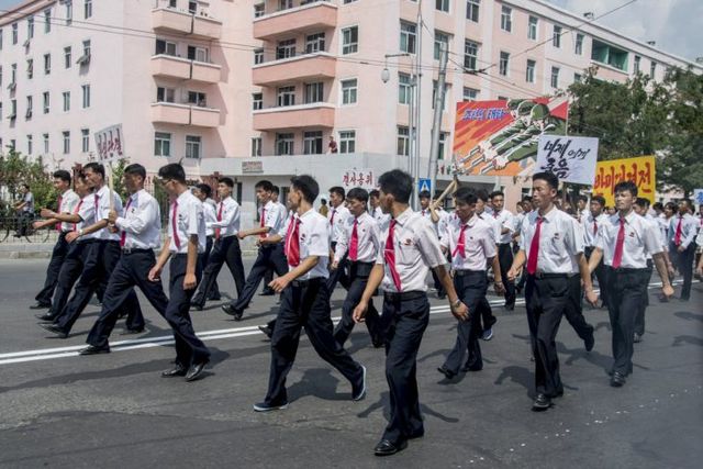 Унікальні фотографії Північної Кореї, зняті на телефон - фото 159785