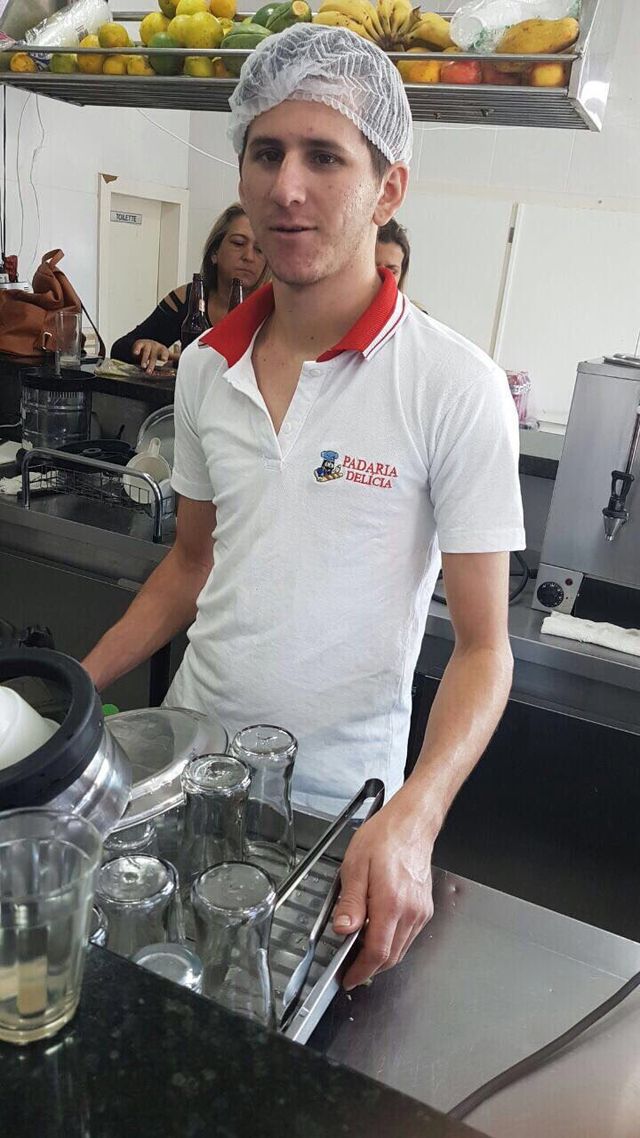 Несподівано! Мессі влаштувався в кондитерську в Бразилії - фото 161436