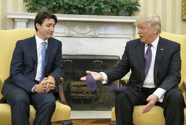 У мережі затролили довгі краватки Трампа: курйозні фото - фото 157211