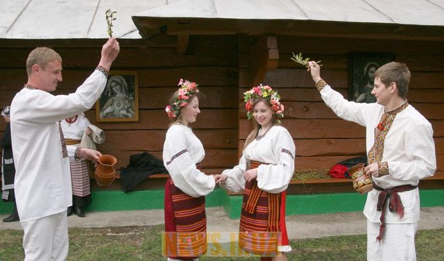 Поливаний понеділок. Що? Чому? Навіщо? - фото 159412