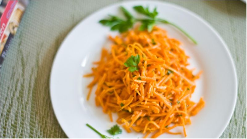 Дієтолог порадила суперкорисний і дуже дешевий салат