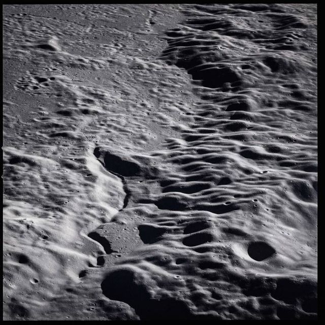 Time опублікував невідомі фотографії астронавтів на Місяці - фото 156363