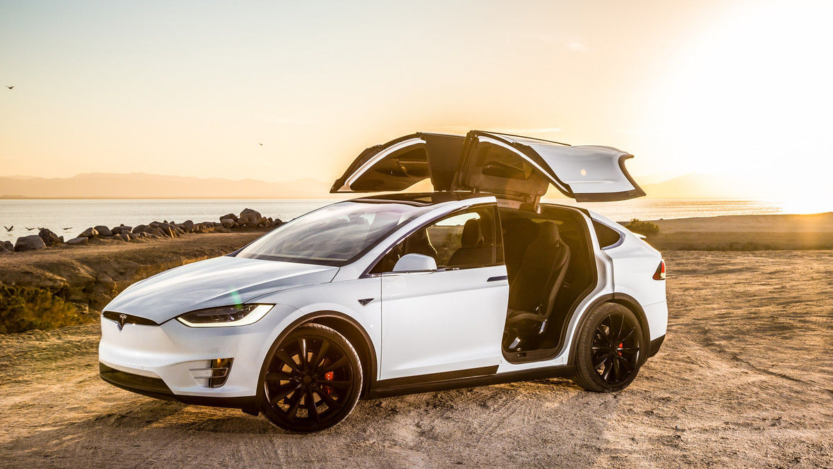 Tesla Model X - фото 1