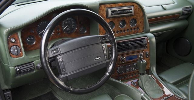 Як виглядає унікальний універсал Aston Martin V8 - фото 163003