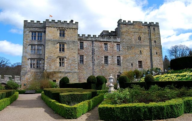 Один із найбільш містичних замків Європи: ефектні фото - фото 156619