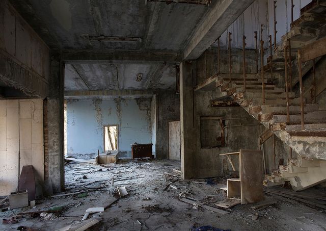 Як зараз виглядає життя у Чорнобильській зоні: вражаючі фото - фото 162914