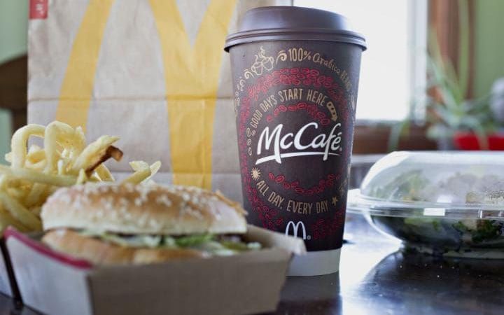 8-річний хлопчик навчився керувати автомобілем і повіз сестру в McDonald’s