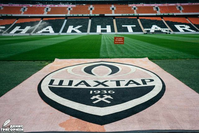 Як зараз виглядає окупована "Донбас Арена": фоторепортаж - фото 160686