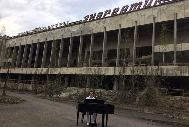 Інтелектуальний постріл та Україна на Євробаченні: 26 квітня у трьох фото - фото 162476