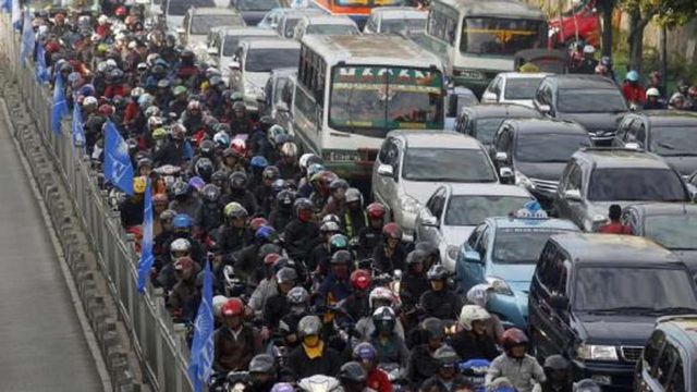 Як виглядає шалена година пік у різних країнах світу - фото 156539