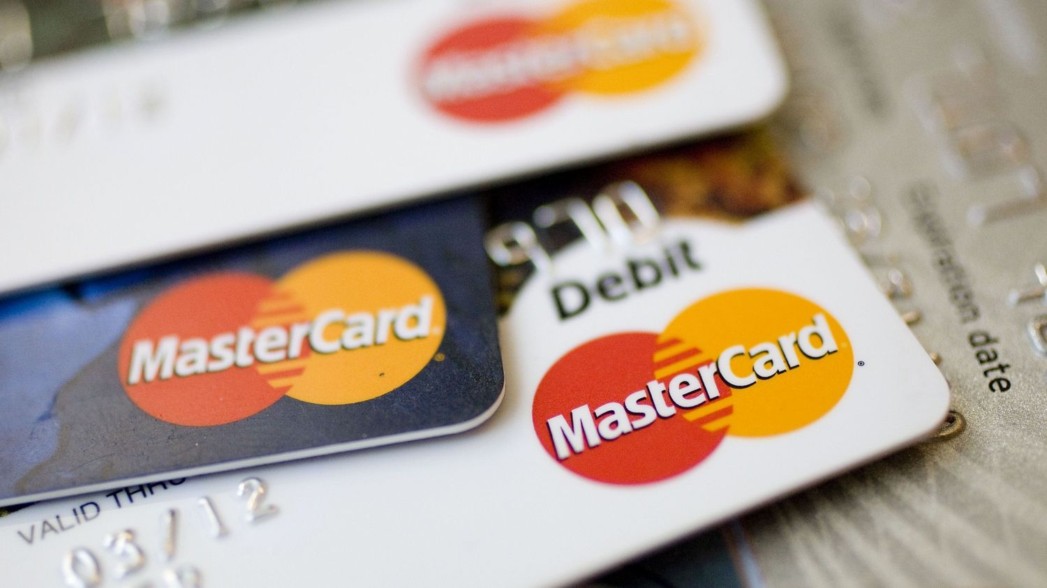 MasterCard представила карту з датчиком відбитків пальців
