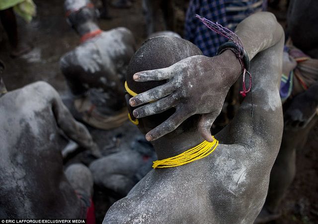 Як виглядає конкурс краси серед чоловіків в Ефіопії (18+) - фото 156752