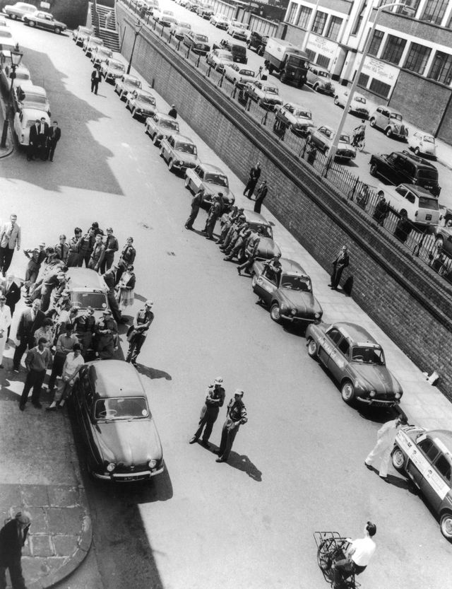 Вуличне життя Лондона у 50-70х: неймовірні фото - фото 156824