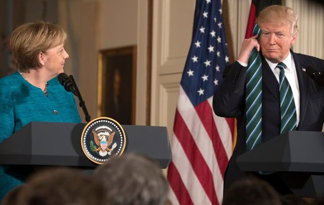 У мережі затролили довгі краватки Трампа: курйозні фото - фото 157214