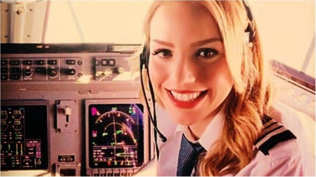 Дівчина-пілот підкорила мережу розкішними фото своїх буднів