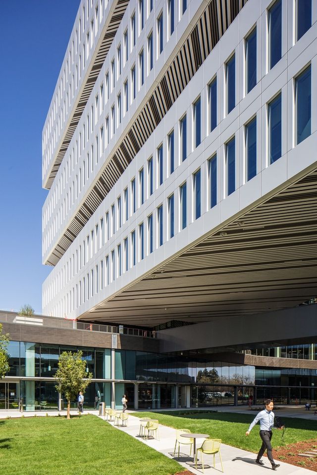 Як виглядає офіс Samsung: ефектні фото - фото 162537