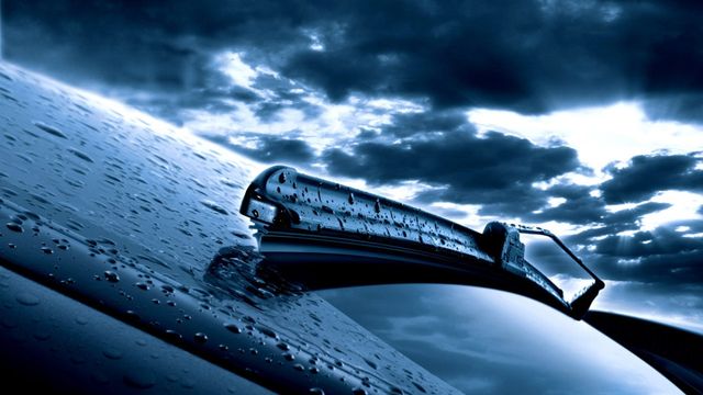 Як правильно керувати автомобілем під час зливи - фото 161692