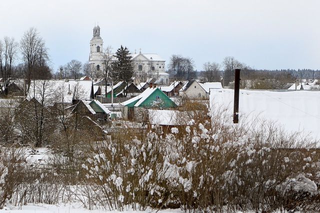 Білорусь на Великдень раптово замело снігом: вражаючі фото - фото 160224