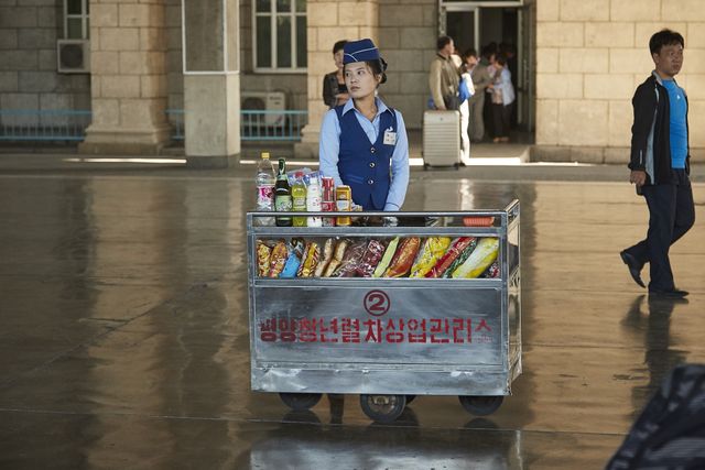 Як насправді живе еліта Північної Кореї: вражаючі фото - фото 158940