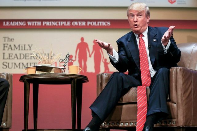 У мережі затролили довгі краватки Трампа: курйозні фото - фото 157213