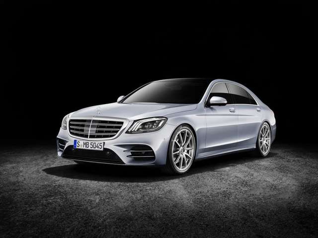 Mercedes-Benz представив оновлений седан бізнес-класу - фото 161424