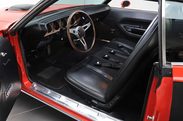 Легендарне американське купе 70-х продають за ціною Ferrari - фото 162656