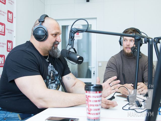 Ви маєте це побачити! Василь Вірастюк перевірив "біцуху" ведучих Радіо МАКСИМУМ - фото 162621