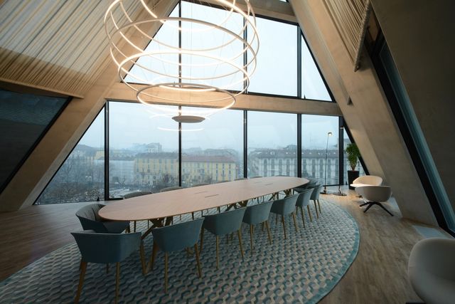 Як виглядає новенький офіс Microsoft в Мілані: ефектні фото - фото 162399